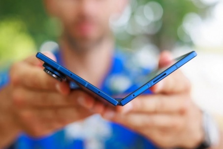 Lý do không dễ để sở hữu smartphone màn hình gập năm nay
