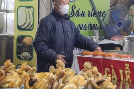 Thị trường đồ lễ sôi động, mâm cỗ chay và hoa tươi 'lên ngôi' dịp rằm tháng Giêng