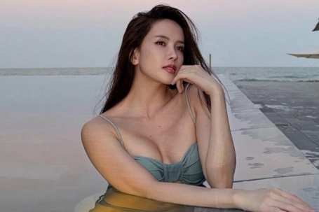 Thiều Bảo Trâm khoe dáng 'bỏng mắt' khi đi biển đầu năm