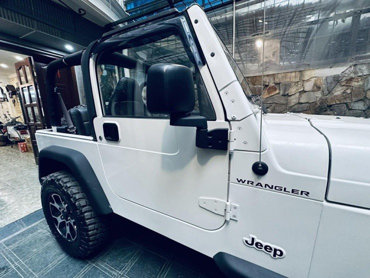 Chiếc xe nguyên bản 100%, ODO chỉ hơn 40.000 mile (khoảng hơn 64.000 km), con số hiếm gặp với mẫu xe đã 25 năm tuổi. Ảnh: NVCC.