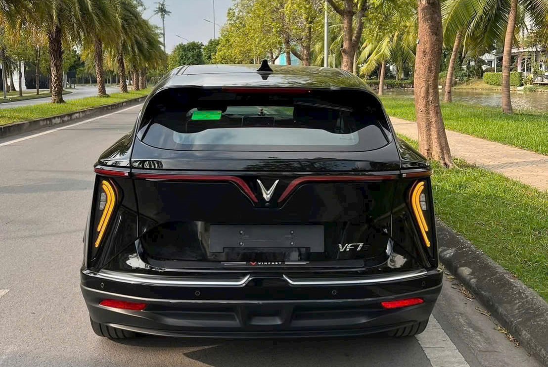 Phần sau xe VinFast VF7&nbsp;thiết kế lạ mắt.