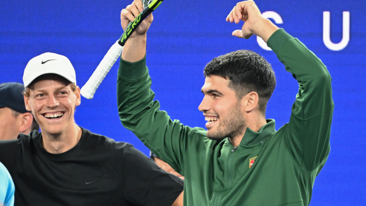 Sinner (bên trái) chỉ còn hơn Alcaraz (bên phải) 6 tuần khi giữ ngôi số 1 thế giới ATP