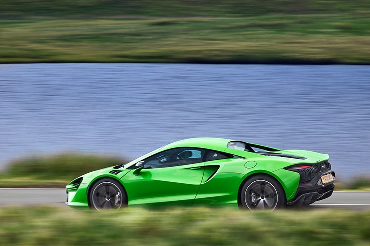 Loạt xe hybrid điều chỉnh giá tại Việt Nam, giảm cao nhất đến 700 triệu đồng - 3