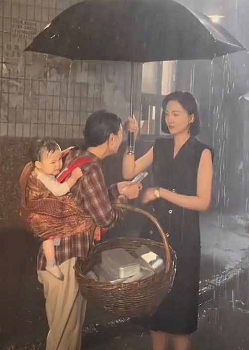 Nữ diễn viên bị sàm sỡ - 5