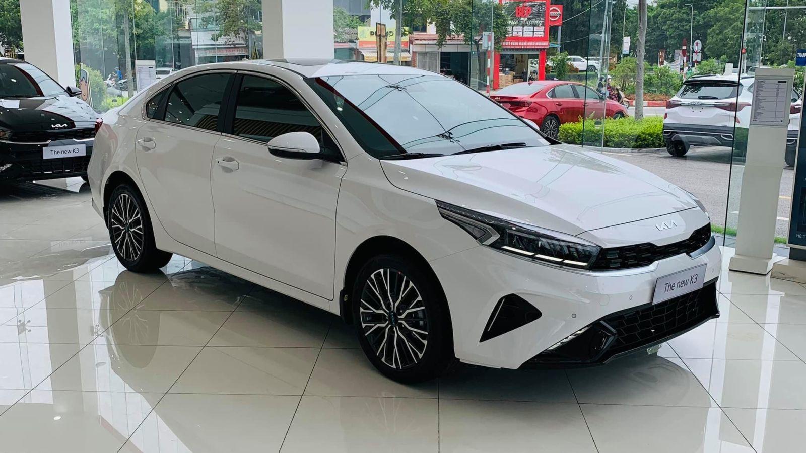 Kia K3 đứng thứ hai trong phân khúc sedan hạng C với tổng doanh số 1.682 xe.