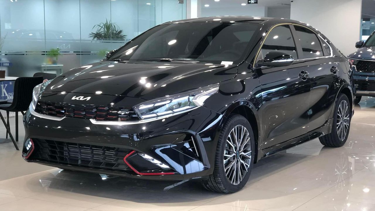 Kia K3 hiện chỉ còn 3 phiên bản trên website và một số cấu hình như 1.6 MT và 2.0 Premium đã dừng bán.