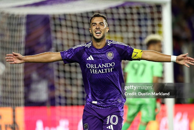 Orlando City chơi thăng hoa trong hiệp 1