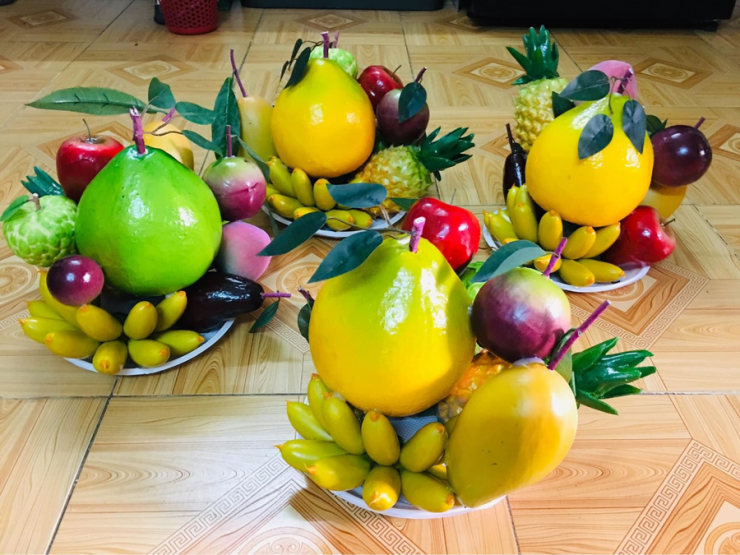 Không dùng hoa quả giả trên bàn thờ