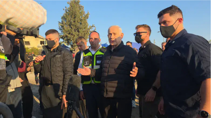 Thủ tướng Netanyahu bất ngờ xuất hiện sau khi Iran tuyên bố tấn công văn phòng của ông - 1