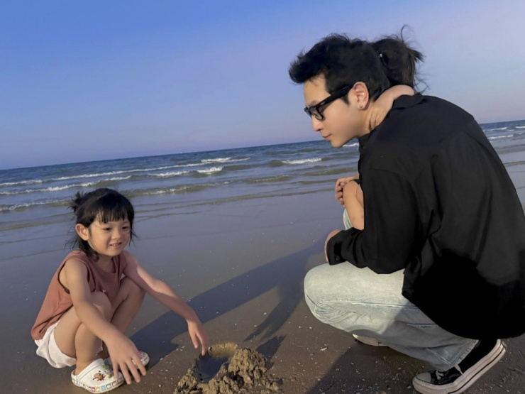 Ảnh sao 3/3: Đan Trường sang Mỹ mừng vợ cũ khai trương nhà hàng - 8