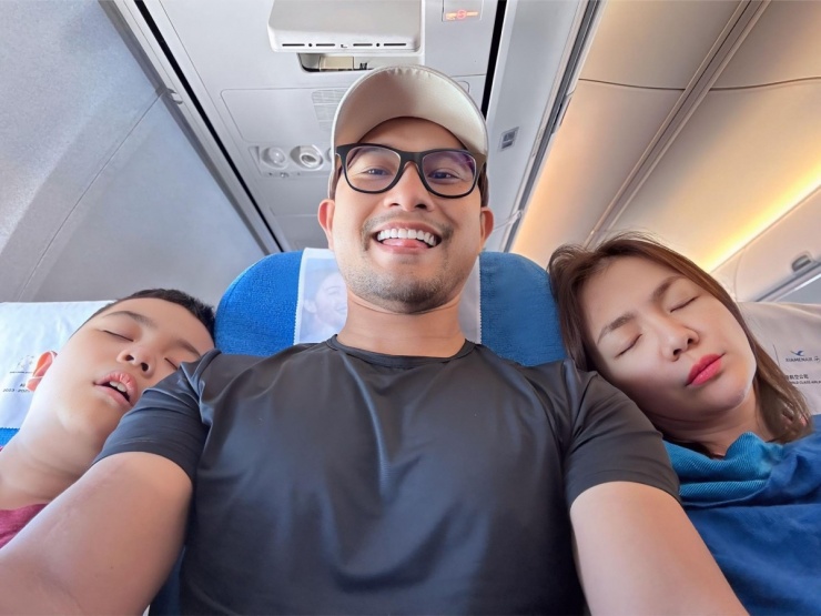 Ảnh sao 3/3: Đan Trường sang Mỹ mừng vợ cũ khai trương nhà hàng - 9