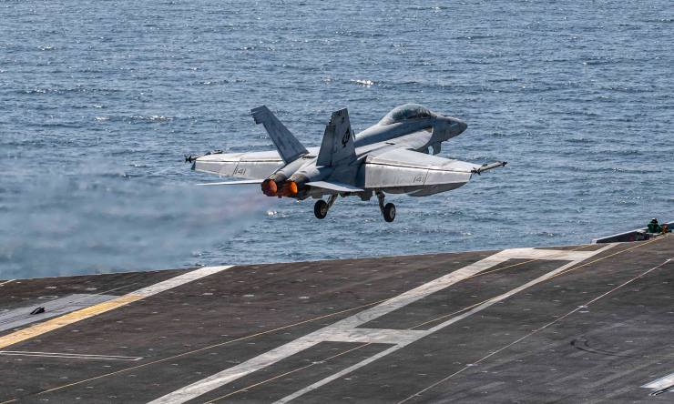 Quân đội Mỹ triển khai tiêm kích, phóng tên lửa tấn công Iran hôm 28/2. Video: CENTCOM