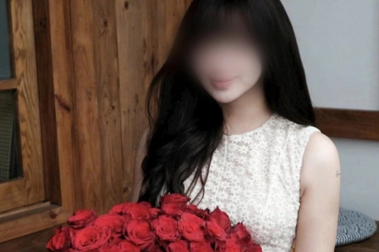 Để lừa được nhiều người, C đã tạo dựng nên một hình ảnh sang chảnh, gia đình có vị thế trên mạng xã hội.