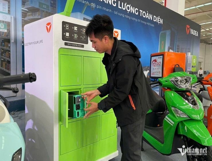 Hệ thống sạc và trạm đổi pin trở thành yếu tố quan trọng quyết định khả năng bứt tốc của các hãng trong cuộc đua xe máy điện tại Việt Nam. Ảnh: Hoàng Hiệp