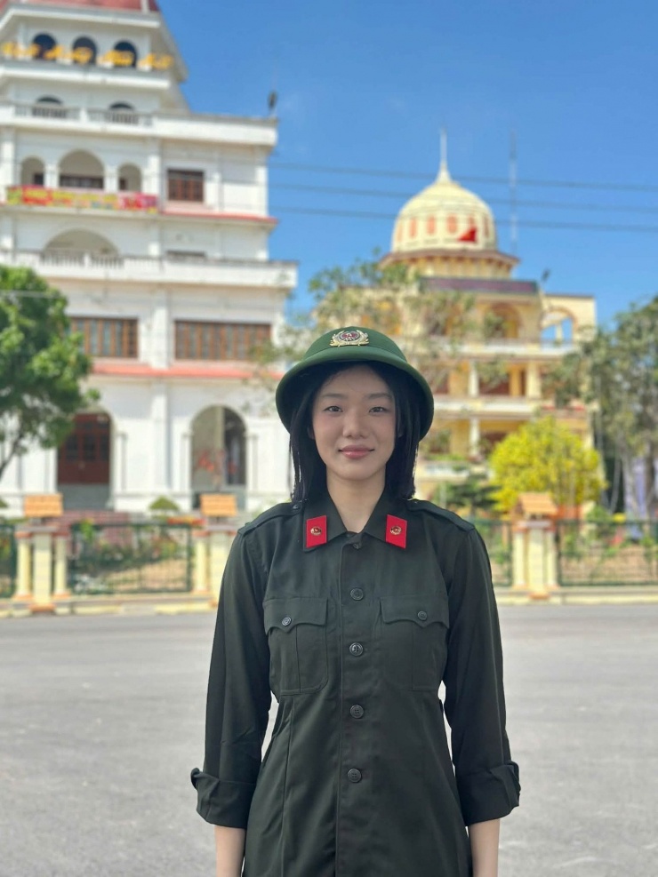 Nguyễn Phạm Châu Anh là một trong 6 nữ thanh niên của tỉnh Lâm Đồng tình nguyện viết đơn tham gia nghĩa vụ CAND năm 2026. - Ảnh: NVCC