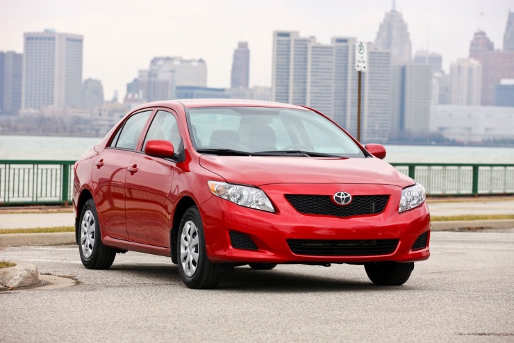 Khi mua xe Toyota Corolla 2009, việc kiểm tra lịch sử bảo dưỡng và tình trạng động cơ là yêu cầu bắt buộc. Ảnh: Toyota