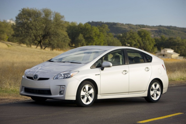 Toyota Prius bị đánh giá rất thấp về độ tin cậy do lỗi hao dầu. Ảnh: Toyota