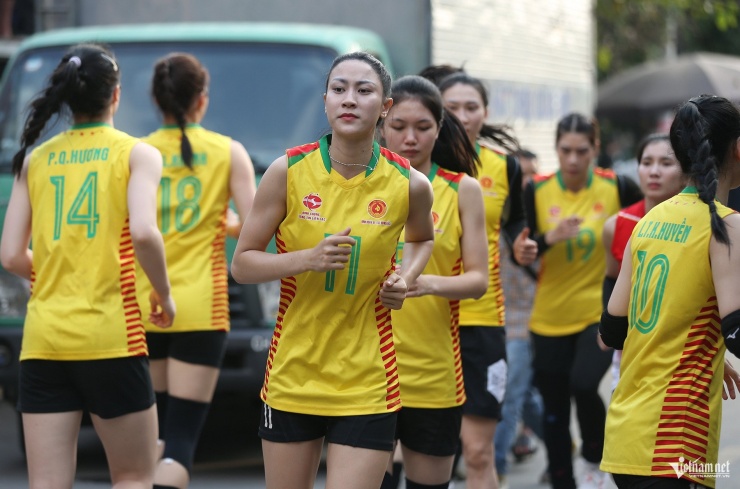 Dàn hoa khôi bóng chuyền Việt Nam gây sốt ở giải hội làng Bắc Ninh - 1