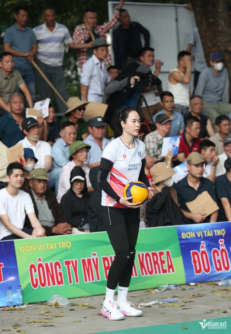 Dàn hoa khôi bóng chuyền Việt Nam gây sốt ở giải hội làng Bắc Ninh - 8