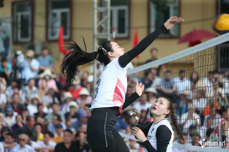 Dàn hoa khôi bóng chuyền Việt Nam gây sốt ở giải hội làng Bắc Ninh - 9