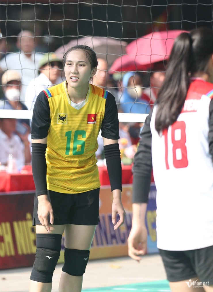 Dàn hoa khôi bóng chuyền Việt Nam gây sốt ở giải hội làng Bắc Ninh - 10