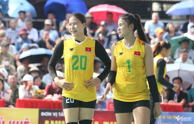 Dàn hoa khôi bóng chuyền Việt Nam gây sốt ở giải hội làng Bắc Ninh - 11