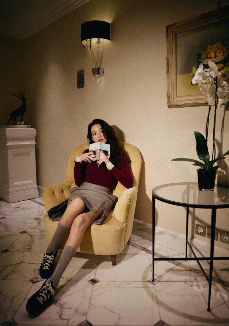 Người đẹp hiện là đại sứ của nhiều thương hiệu quần áo, mỹ phẩm.