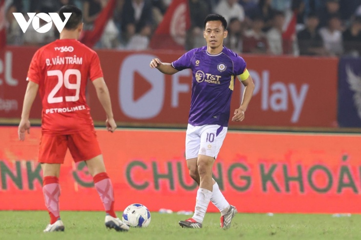 Hà Nội FC đang thiếu những ngôi sao có thể tỏa sáng ở những thời khắc quan trọng như Văn Quyết thường làm ở những mùa giải trước (Ảnh: Hoài Thương).