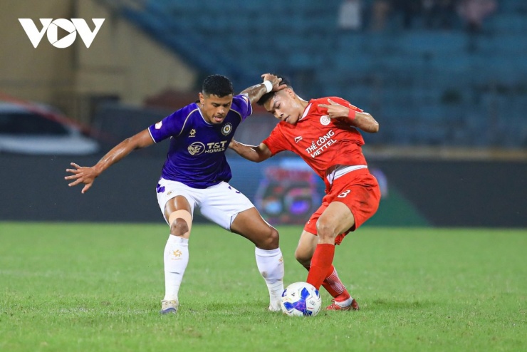 Hà Nội FC lâm vào thế khó trong cuộc đua vô địch sau trận thua Thể Công Viettel (Ảnh: Hoài Thương).