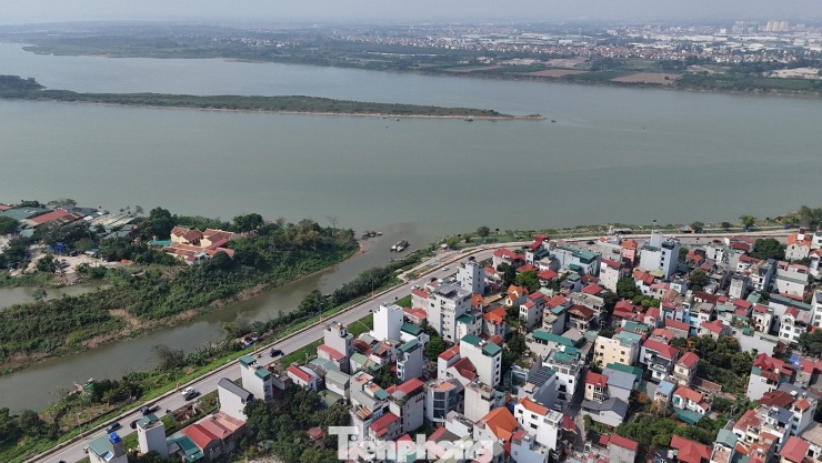 Điểm lấy nước từ sông Hồng vào kênh Thụy Phương