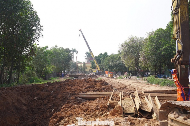 Theo kế hoạch, các hạng mục phục vụ chống ngập sẽ hoàn thành trước ngày 30/4/2026, gồm lắp đặt trạm bơm, thông nước tuyến kênh hở dài khoảng 3,56km và hoàn thành khoảng 2km cống hộp trên phố Hoàng Minh Thảo.