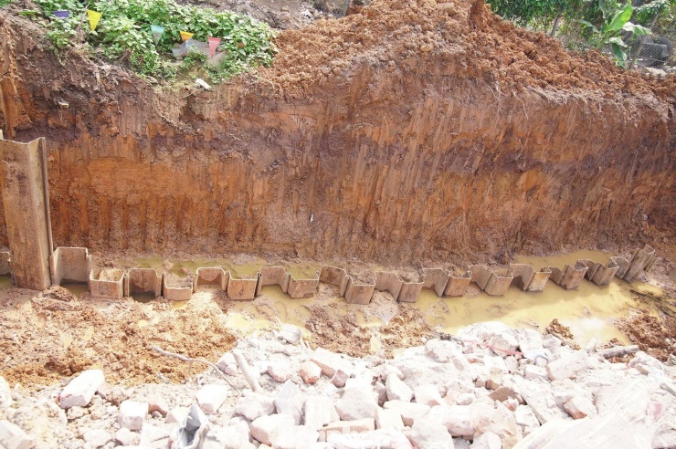 Tuyến cống hộp từ đường Hoàng Minh Thảo, Võ Chí Công đến sông Tô Lịch cũng đang được quây rào, bóc dỡ mặt đường để thi công. Hạng mục chính dự kiến hoàn thành trước 30/4, các phần việc còn lại chậm nhất vào 30/6.