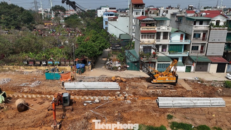 Đến 30/6/2026, dự án phấn đấu hoàn thiện cảnh quan kênh, hoàn trả mặt đường và hoàn thành tuyến cống hộp dọc Võ Chí Công để chính thức bổ cập nước cho sông Tô Lịch.