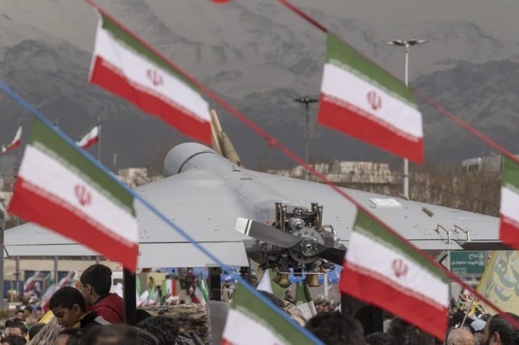 Cuộc đọ sức giữa UAV giá rẻ và lá chắn triệu đô ở Iran - 1