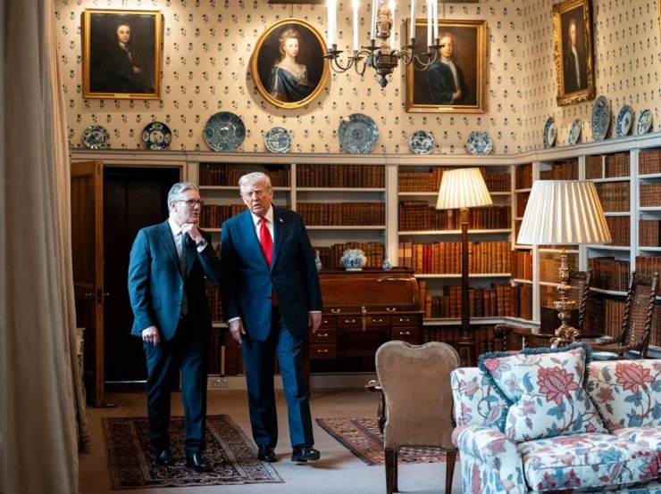 Ông Trump nói 'thất vọng' vì Anh đứng ngoài chiến dịch tấn công Iran - 1