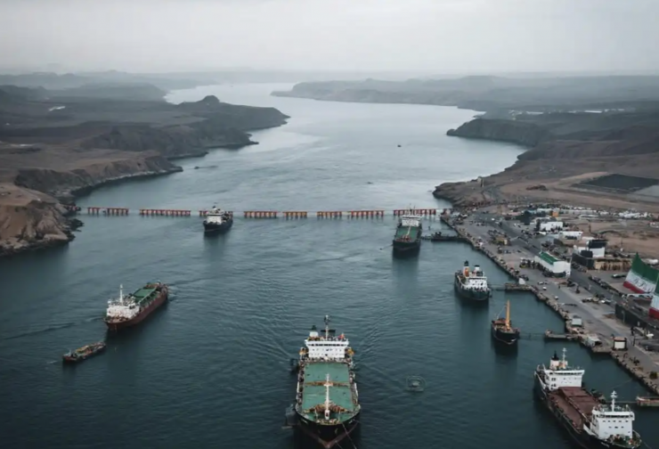 Nguồn cung dầu cho châu Á sẽ bị ảnh hưởng nghiêm trọng khi việc vận chuyển qua eo biển Hormuz bị đình trệ. Ảnh: Baidu