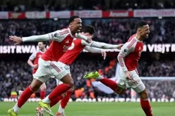 Những bàn thắng phạt góc của Arsenal:  ' Nét đẹp chiến thuật '  hay  ' Sự xù xì ' 