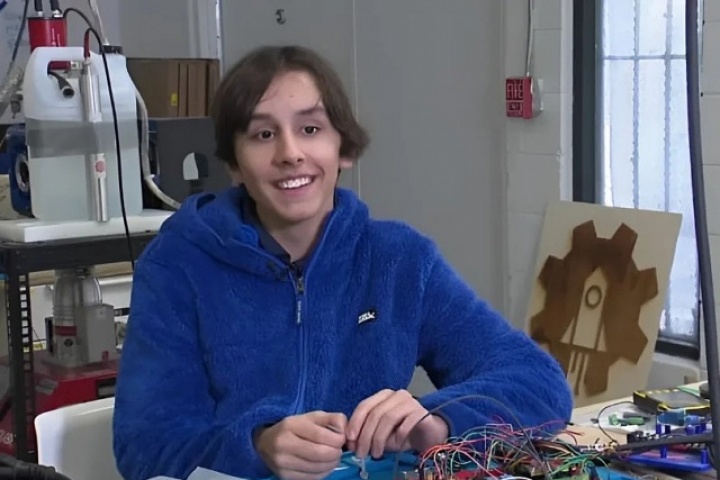 Cậu bé 12 tuổi chế tạo thành công lò phản ứng nhiệt hạch