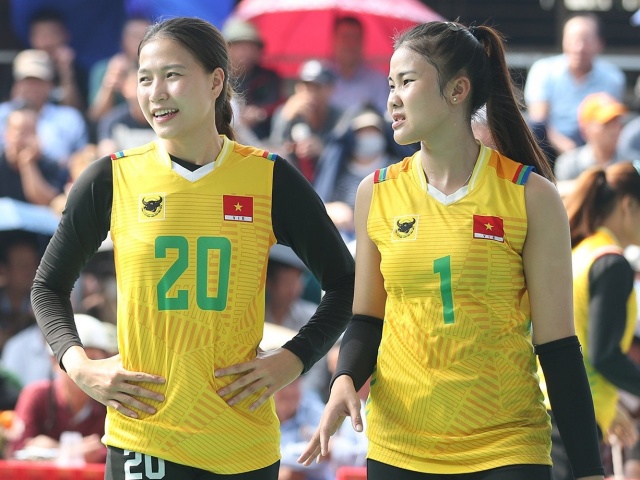 Dàn hoa khôi bóng chuyền Việt Nam gây sốt ở giải hội làng Bắc Ninh