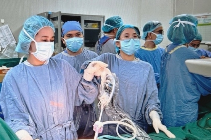 Đau bụng âm ỉ kèm vàng da nhẹ, đi khám phát hiện 2 bệnh ung thư cùng lúc