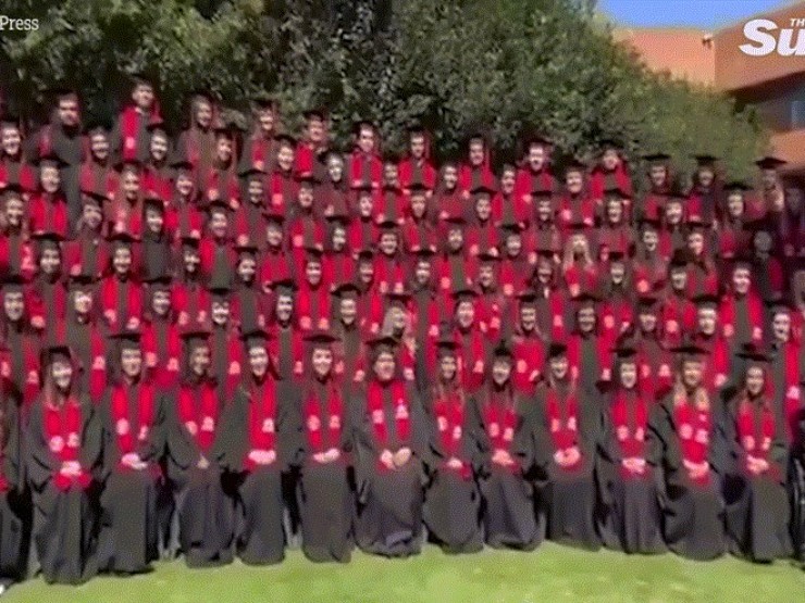 Khán đài sập trong lễ tốt nghiệp, 23 sinh viên bị thương