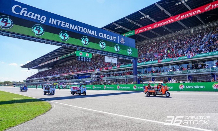 Màn đua tuktuk dành cho các tay lái MotoGP - 1