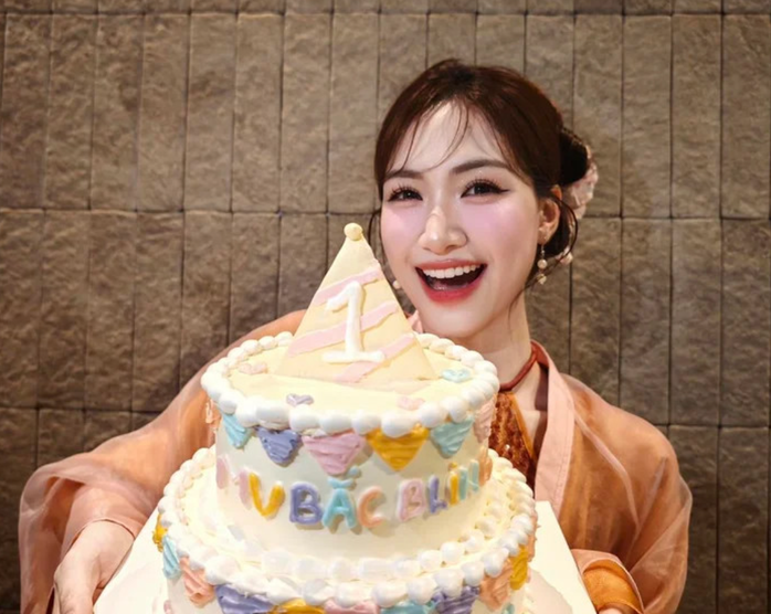 Sau 1 năm ra mắt, "Bắc Bling" của Hòa Minzy cán mốc 300 triệu views