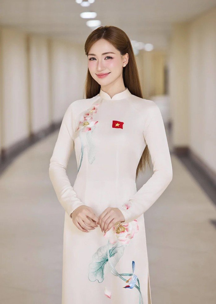 Hòa Minzy được đề cử Gương mặt trẻ Việt Nam tiêu biểu