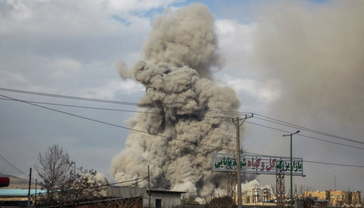 Iran tung đòn đáp trả chưa từng có, oanh tạc trung tâm tình báo Mỹ - 1