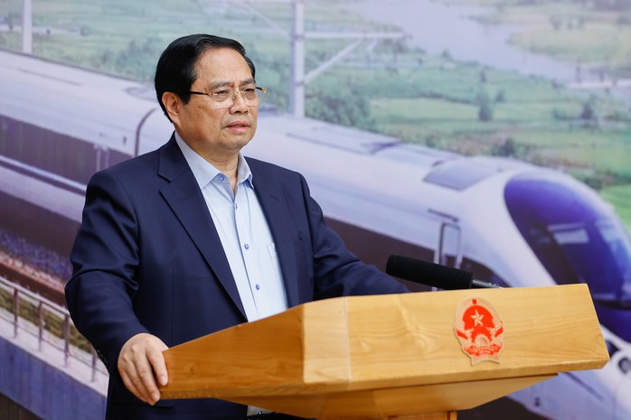 Thủ tướng Phạm Minh Chính yêu cầu triển khai tuyến đường sắt kết nối TP HCM với sân bay Long Thành theo phương thức đầu tư trong tình trạng khẩn cấp. Ảnh: Nhật Bắc