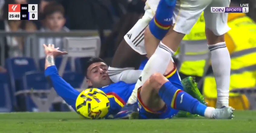 Real Madrid thua sốc: Sao trẻ bị đuổi vì chửi trọng tài, Rudiger tung gối vào mặt đối thủ - 5