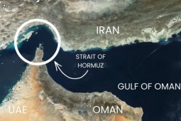 Iran dọa "thiêu rụi" tàu qua eo biển Hormuz, nhiều nước Trung Đông ngừng sản xuất dầu