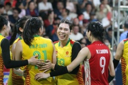 Tuyển thủ bóng chuyền 'càn quét' tiền thưởng tỉ đồng giải hội làng