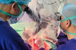 Đang uống rượu, thanh niên mất tri giác, hôn mê tại chỗ, bác sĩ chỉ rõ nguy cơ